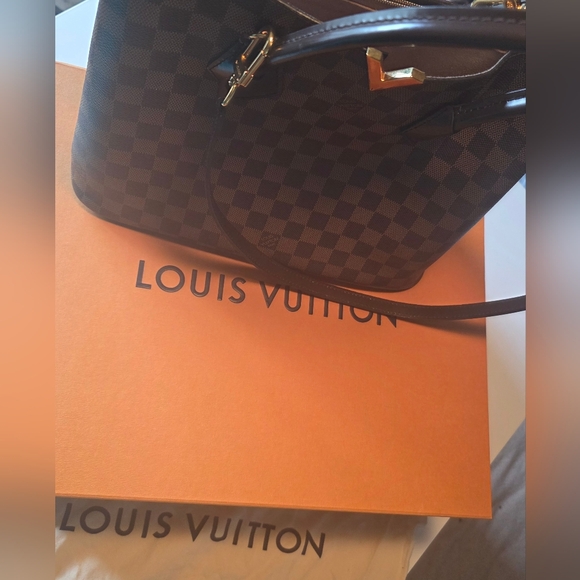 Louis Vuitton Damier Ebene Tote with Black Accents - Picture 1 of 9